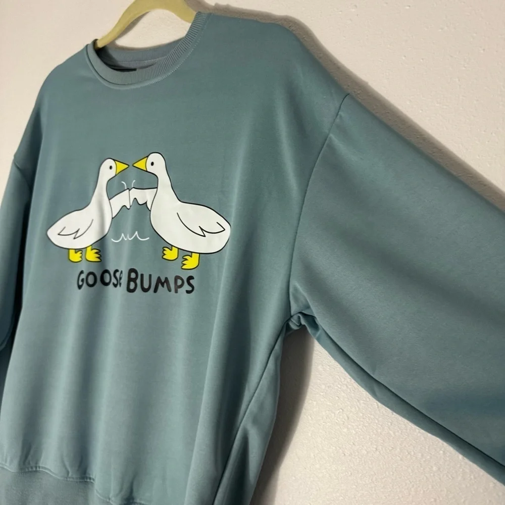 NWT Muted blue Goose Bumps sweat shirt size Medium